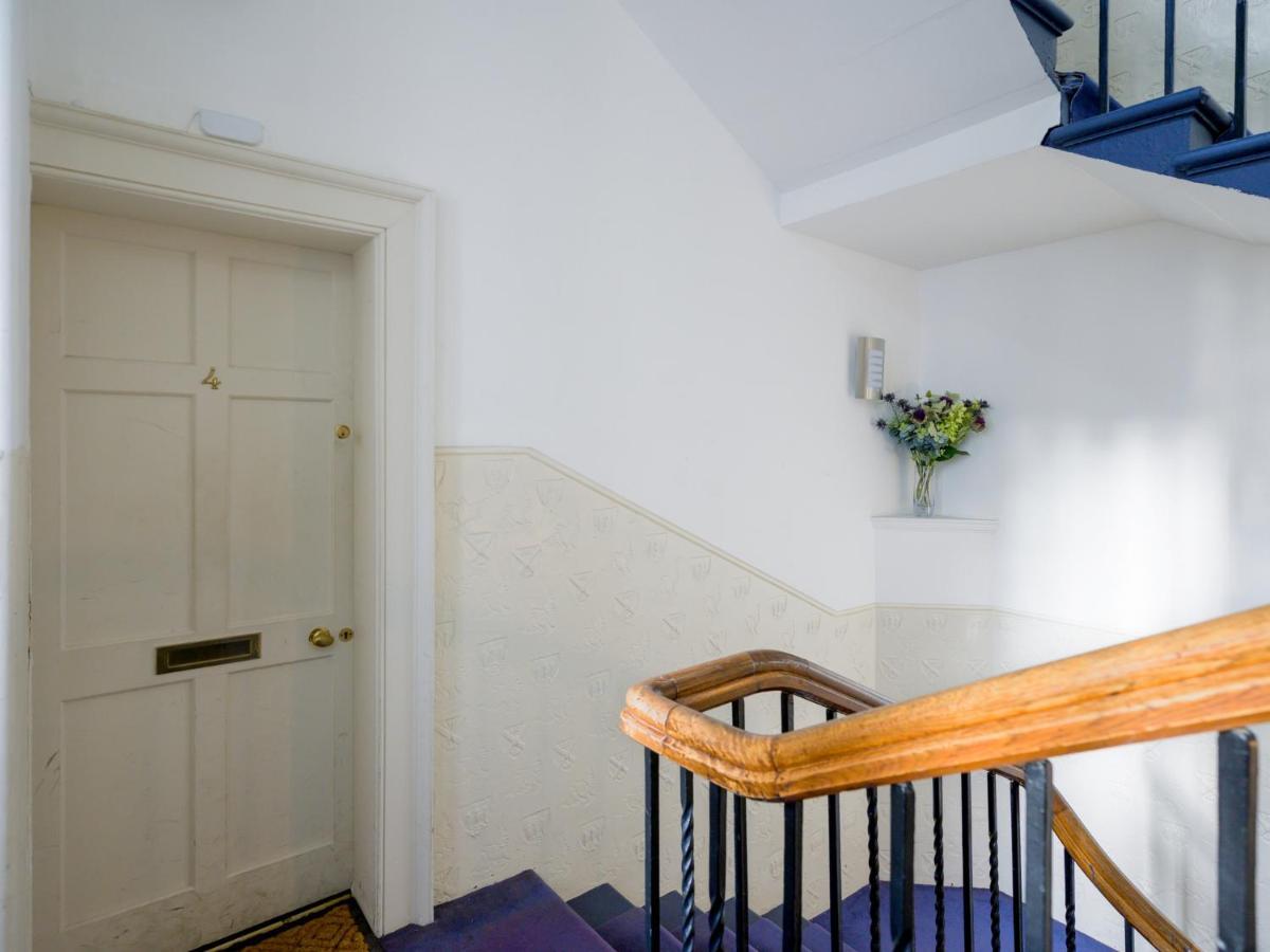 Pass The Keys Historic Ramsay Garden Apt With Balcony Views 爱丁堡 外观 照片